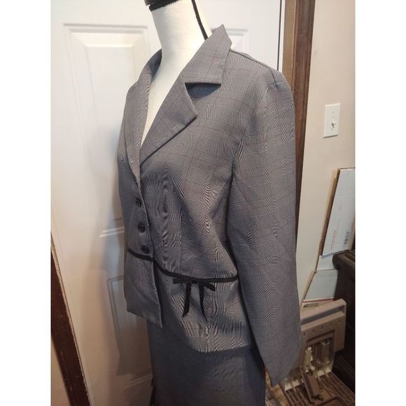 Sweet Petite 4Button Skirt Suit Grey‎ Red Pin Stripes Women's Size 16P - Picture 3 of 8